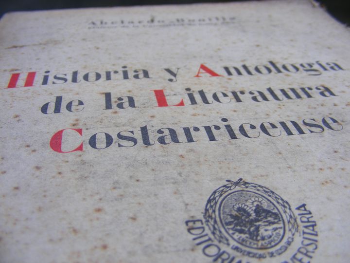 biblioteca 100 copy.jpg